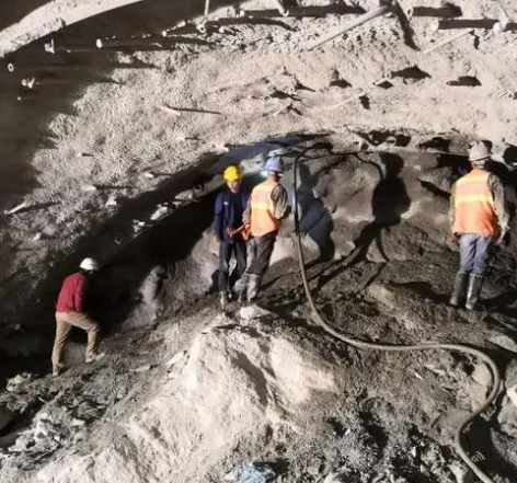 海珠隧道拱顶带模注浆料，微膨胀注浆料的特点及施工工艺